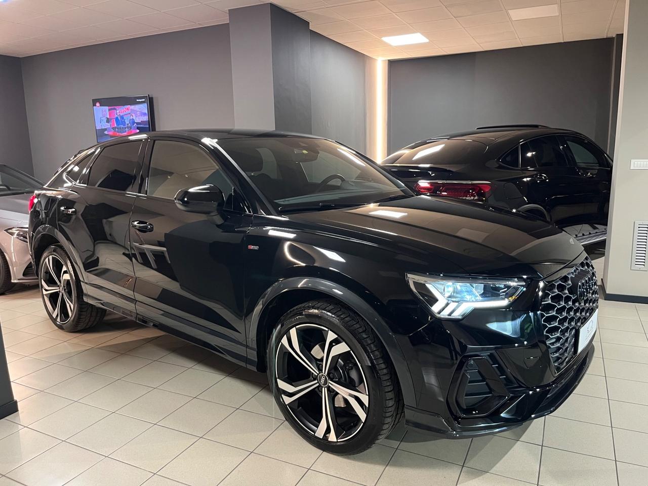 Audi Q3 SPB 35 TDI S-Line TOTAL BLACK!!
