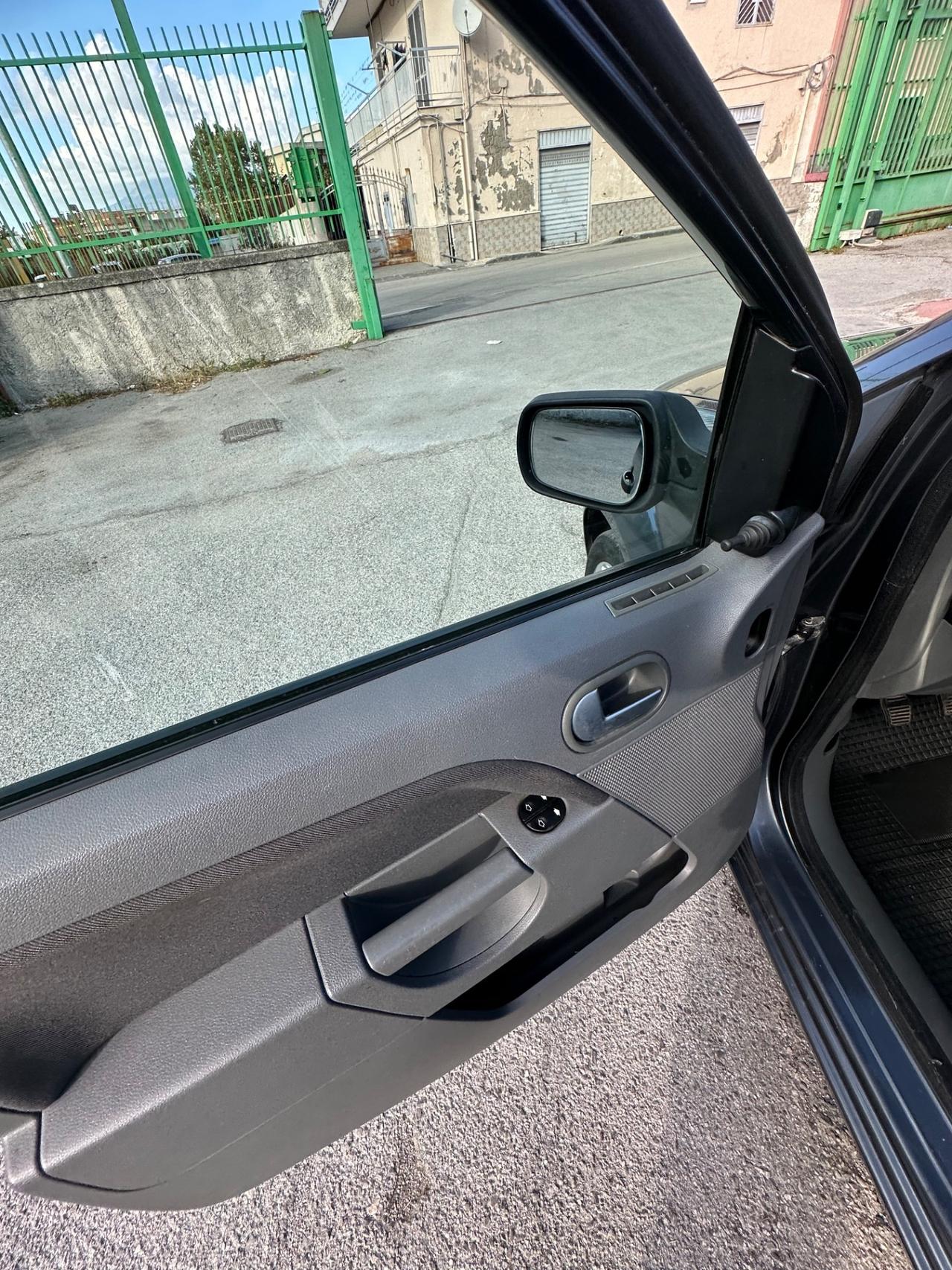 Ford Fiesta 1.2 16V 5p. Ghia