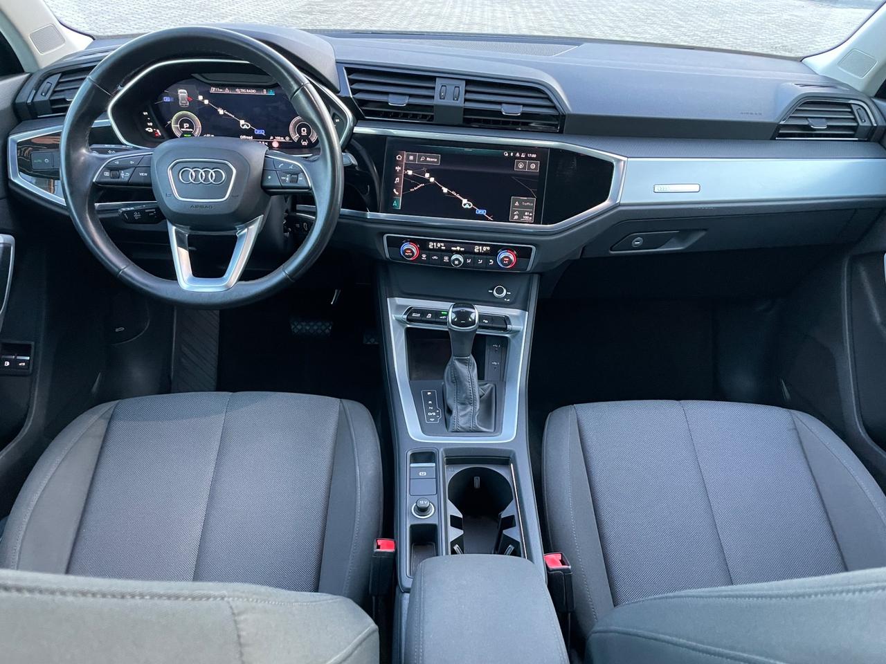 Audi Q3 45 TFSI e S tronic Business