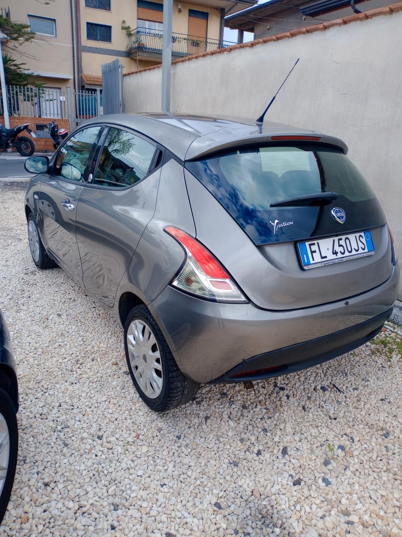 Lancia Ypsilon 1.2 69 CV 5 porte GPL Ecochic Silver