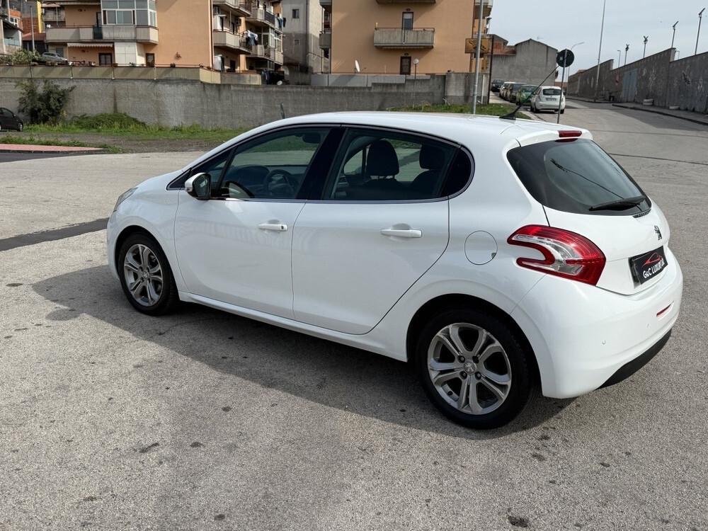 Peugeot 208 1.4 HDi 68 CV 5 porte Allure