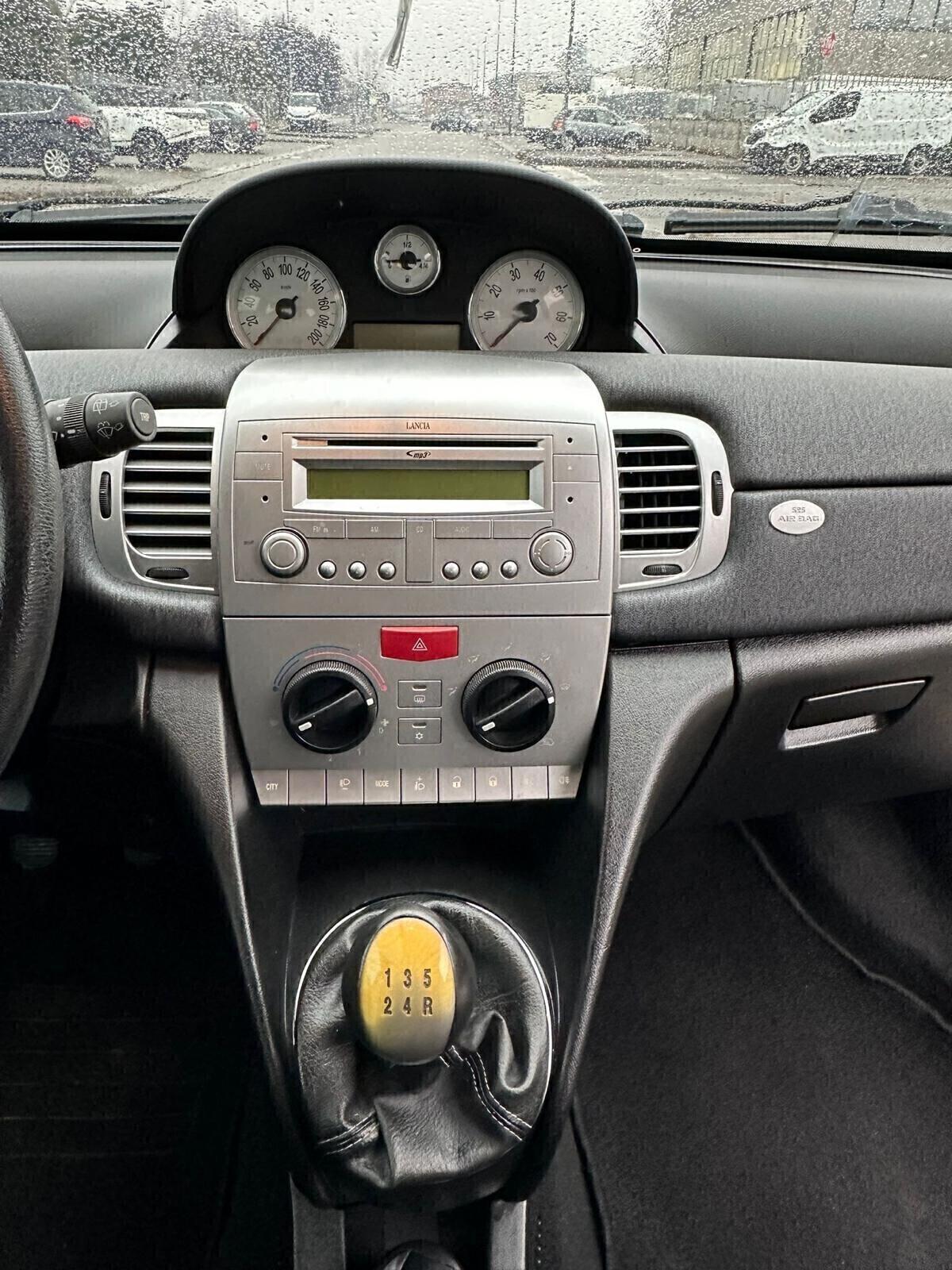 Lancia Ypsilon 1.3 MJT 75 CV Unyca