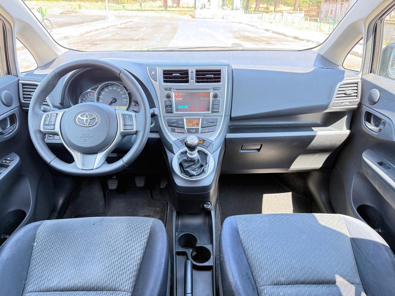Toyota Verso-S 1.3 benzina 100cv neopatentati - 2011