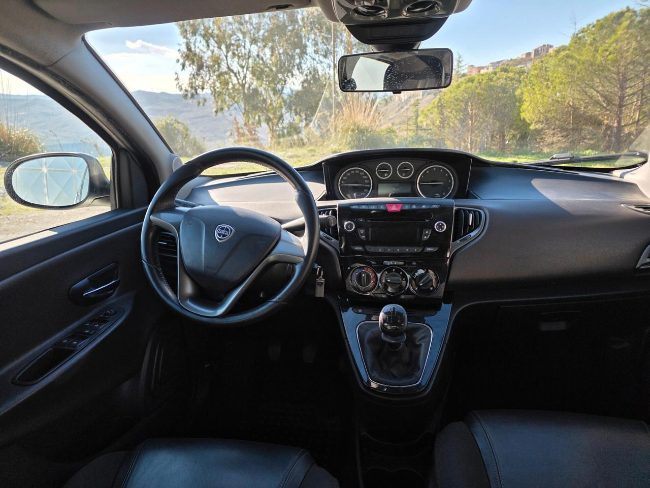 Lancia Ypsilon 1.2 69 CV 5 porte S&S Gold