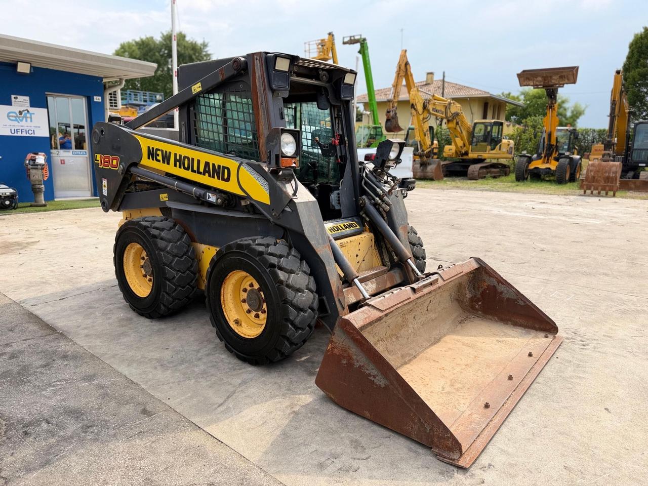 Mini pala gommata NEW HOLLAND LS180