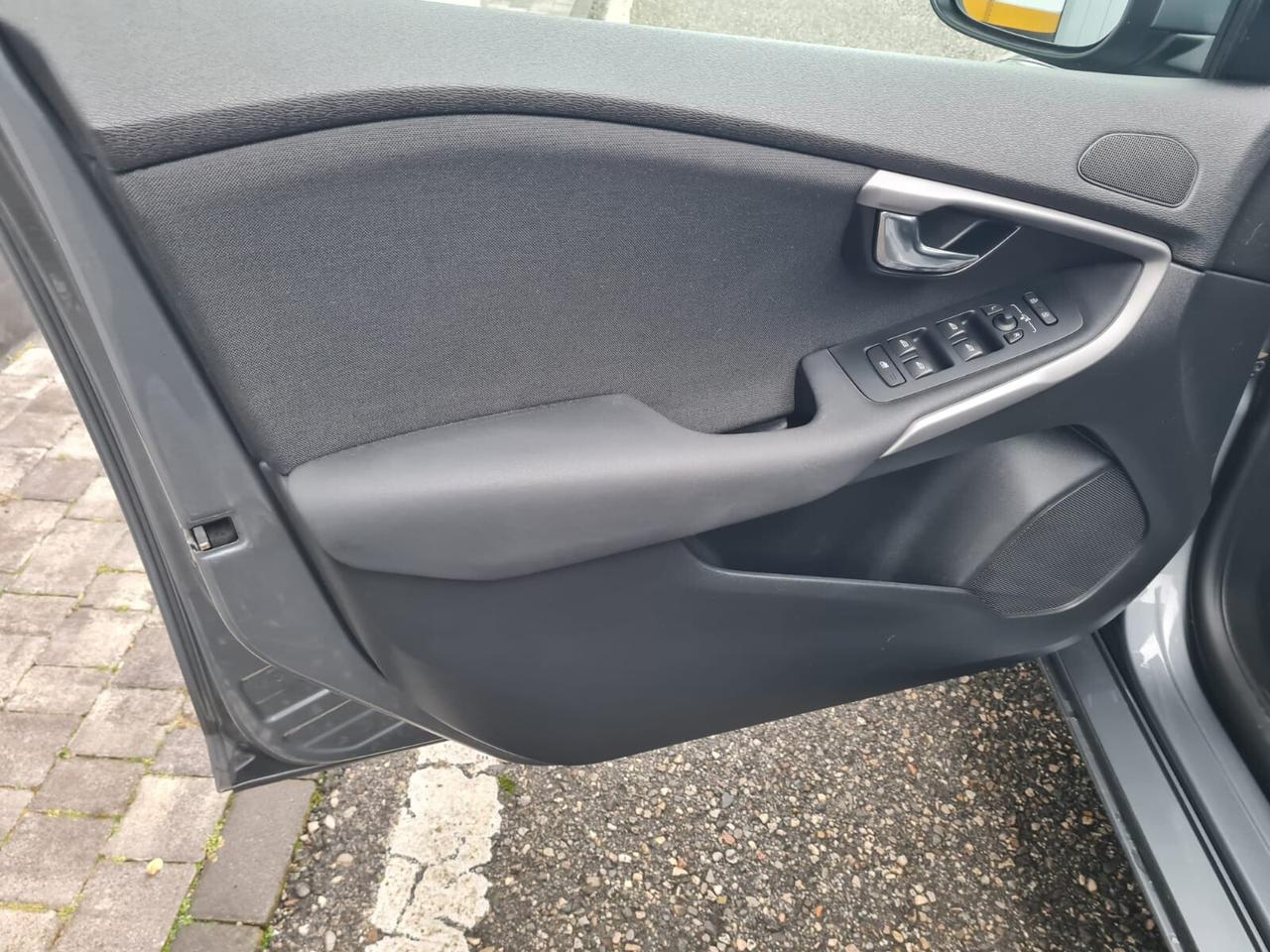 Volvo V40 T3 R-design Kinetic