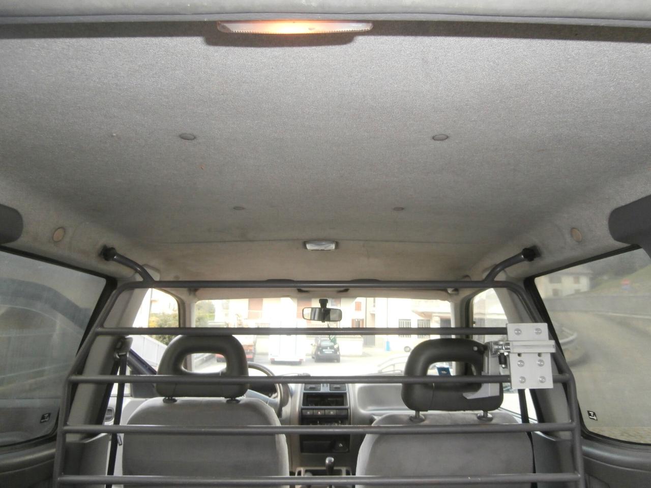 Nissan Terrano II 2.7 Autocarro 3 porte Leggi testo