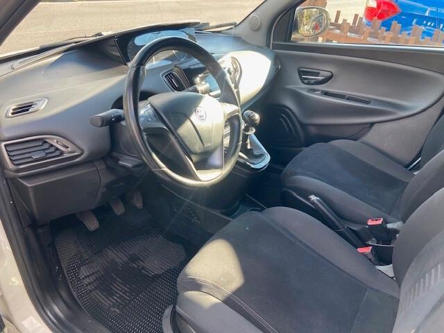 Lancia Ypsilon 1.2 69 CV 5 porte Platinum