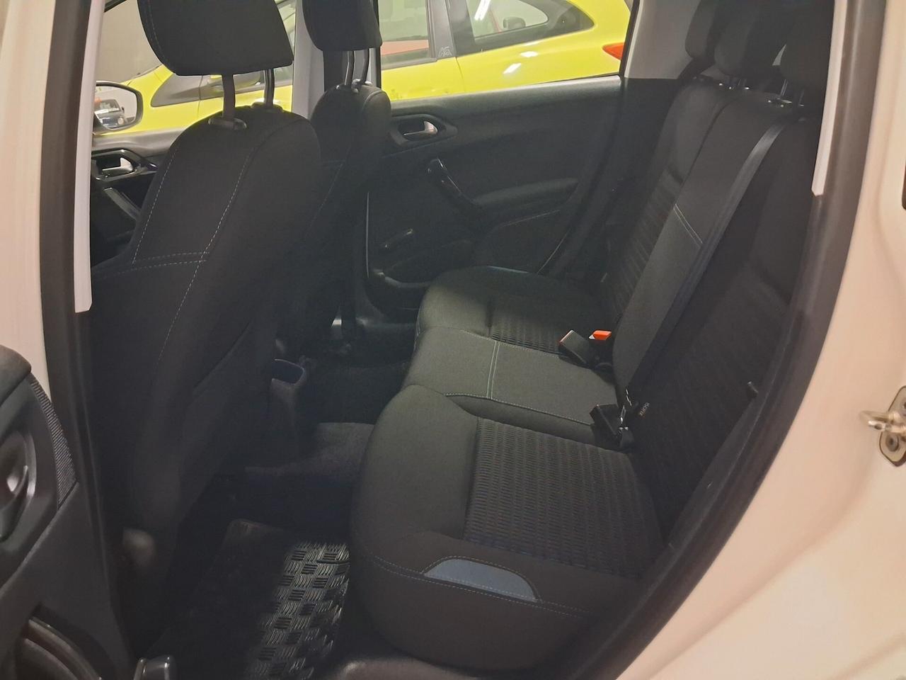 Peugeot 208 1.4 HDi 68 CV 5 porte Allure 2015 unic