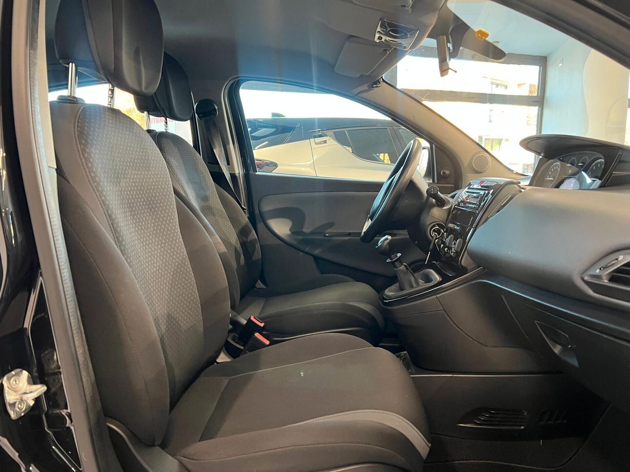 Lancia Ypsilon 1.2 69 CV 5 porte Silver