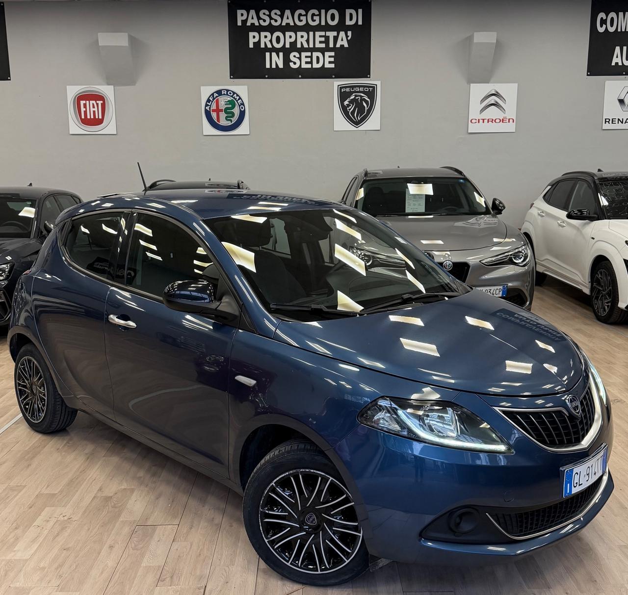 Lancia Ypsilon 1.0 FireFly 5 porte S&S Hybrid Silver