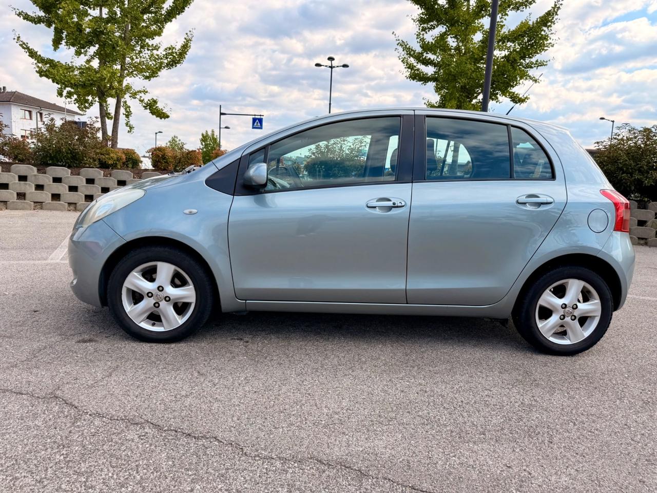 Toyota Yaris 1.3 5 p NAVI 2A SERIE
