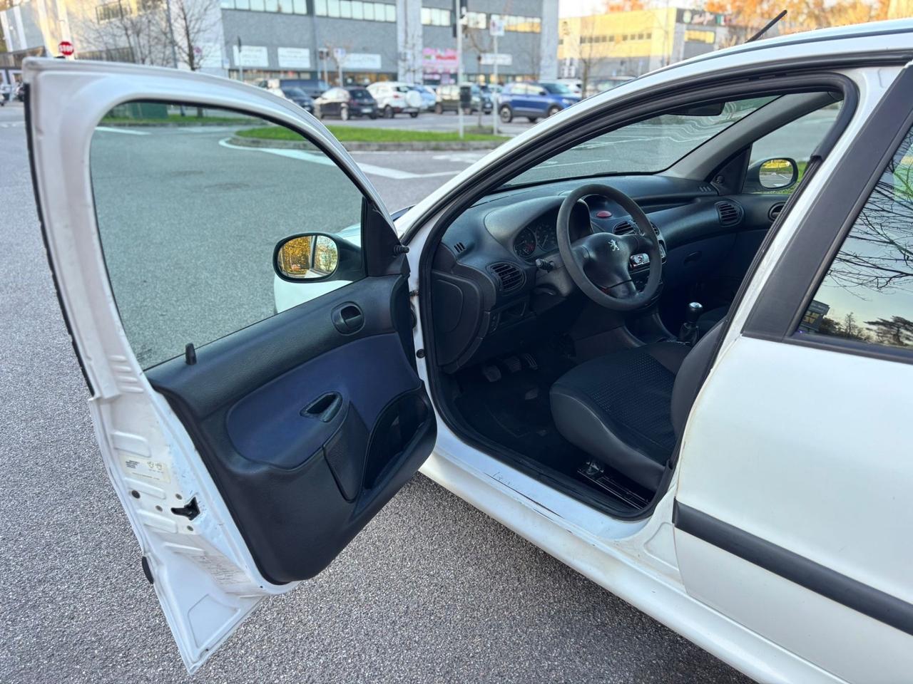 Peugeot 206 1.1 5p. XT