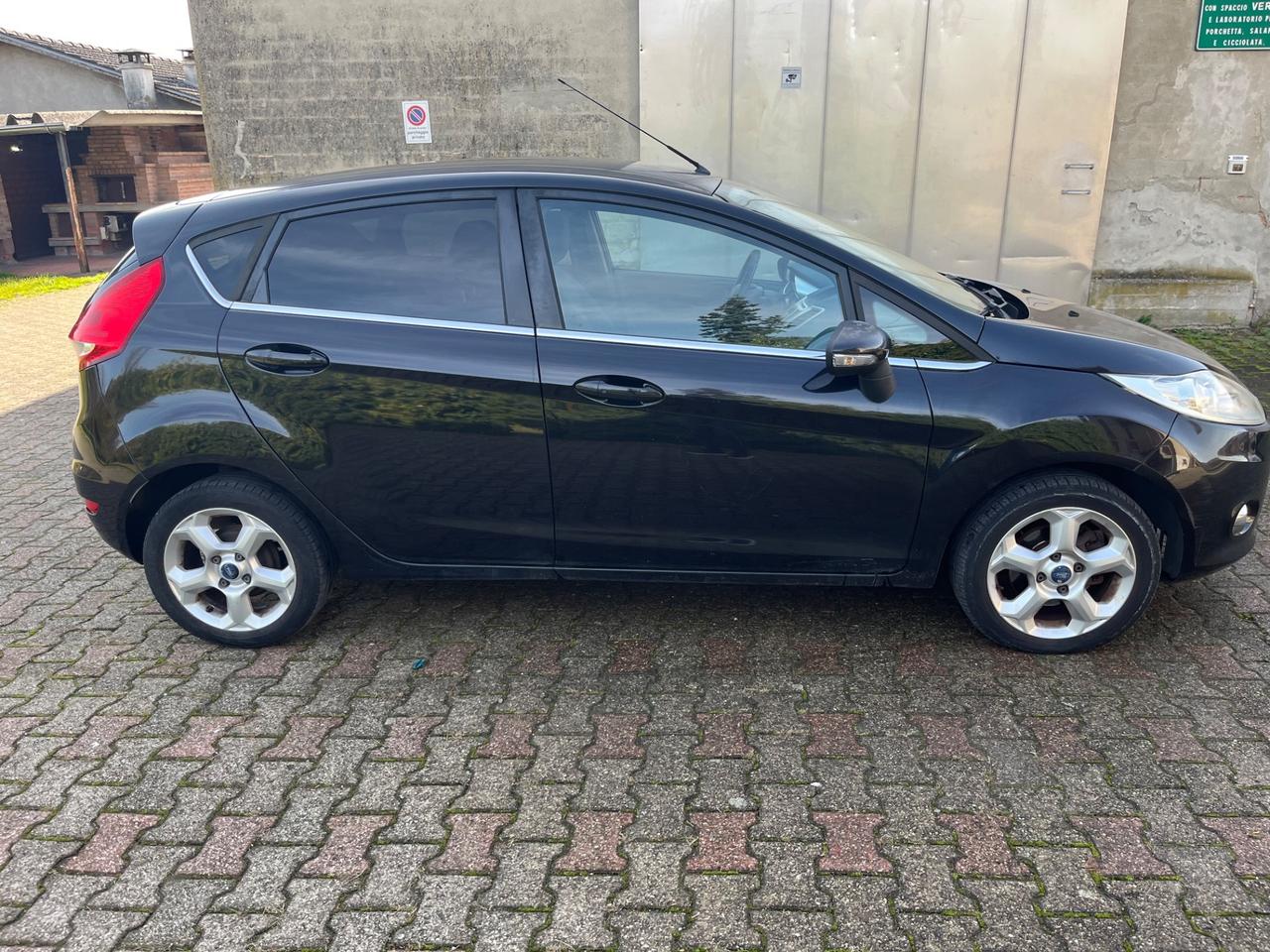 Ford Fiesta 1.2 BENZINA Titanium