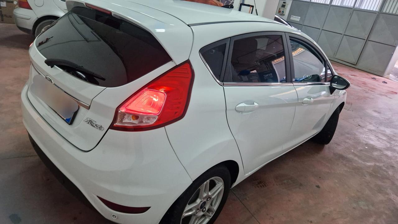 Ford Fiesta 1.5 TDCi 5 porte Titanium neopatentati ok