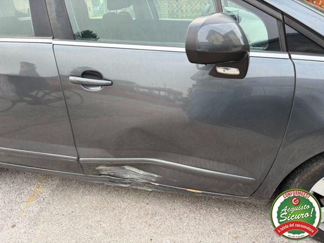 PEUGEOT 5008 1.6 e-HDi 115CV Stop&Start cambio robotizzato Allu