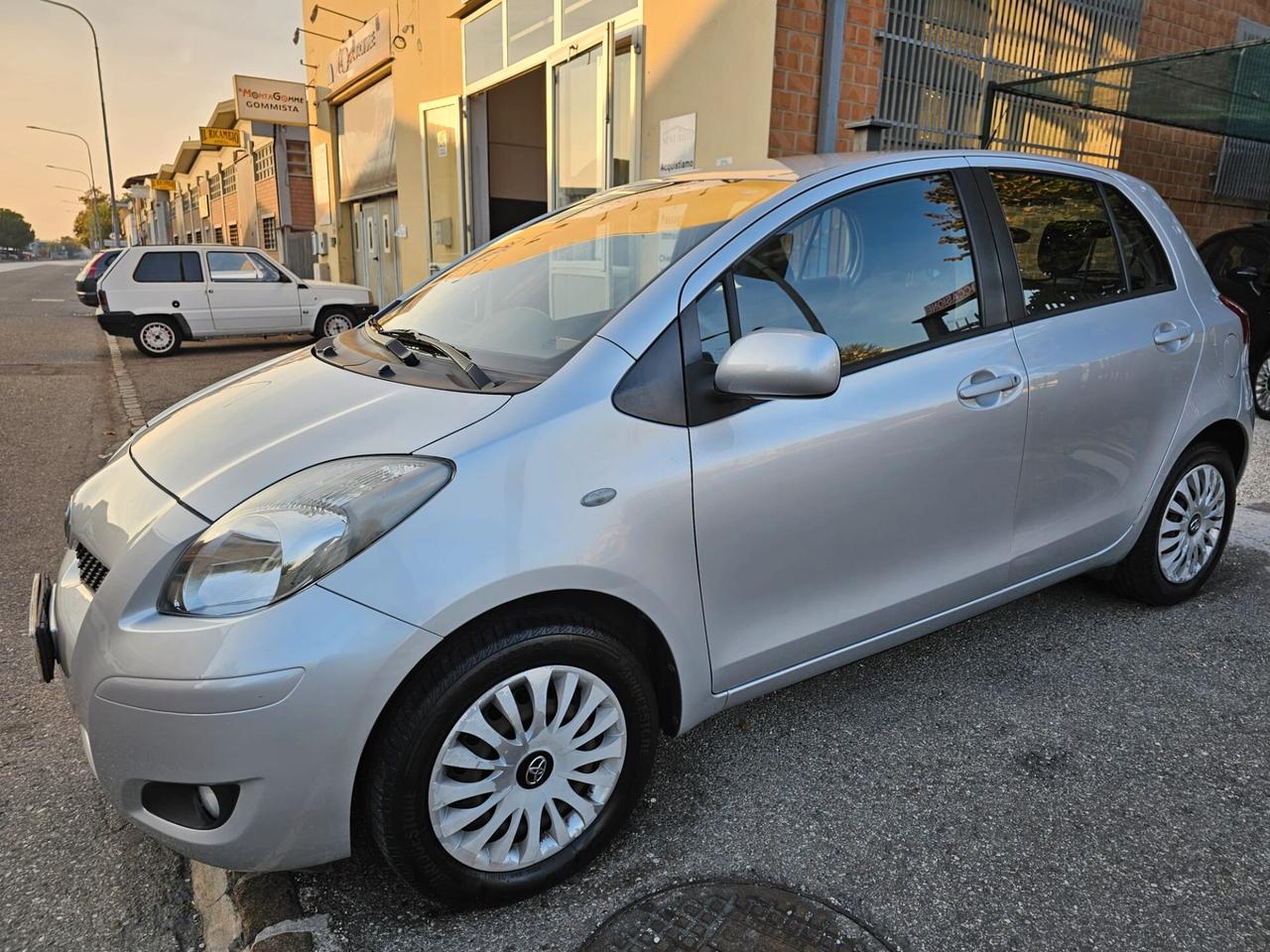Toyota Yaris 1.0 69cv 5 Porte Sol*Pdc*Neopatentati*