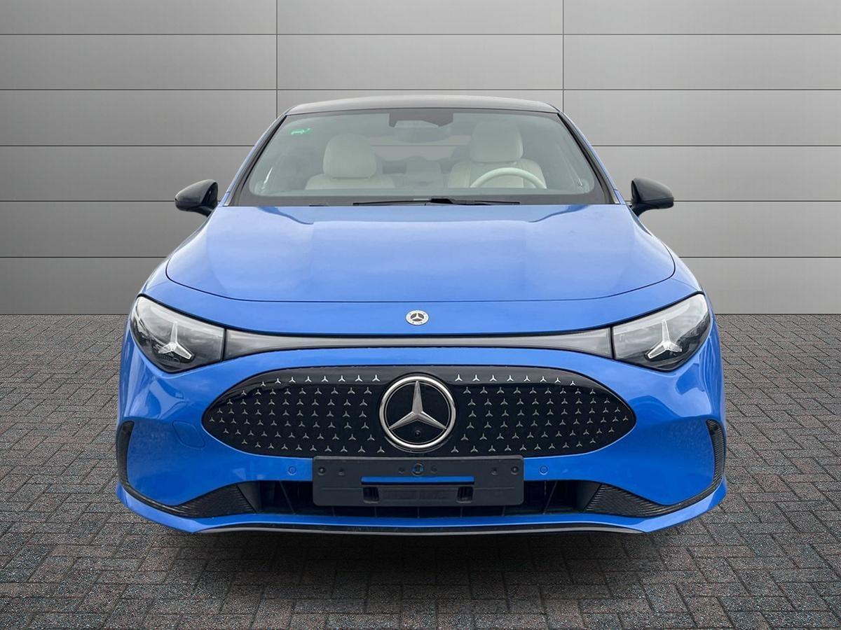 Mercedes-Benz CLA 250+ con tecnologia EQ