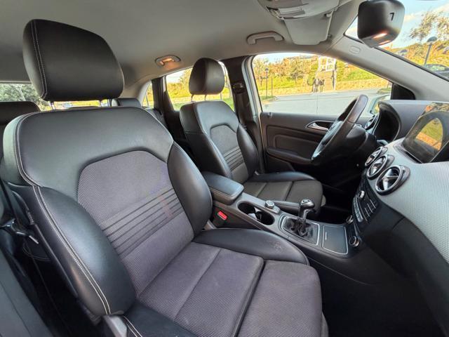 MERCEDES-BENZ B 180 SPORT+NAVI+LED+RCAM+PELLE-TEX+CRUISE+17BLACK