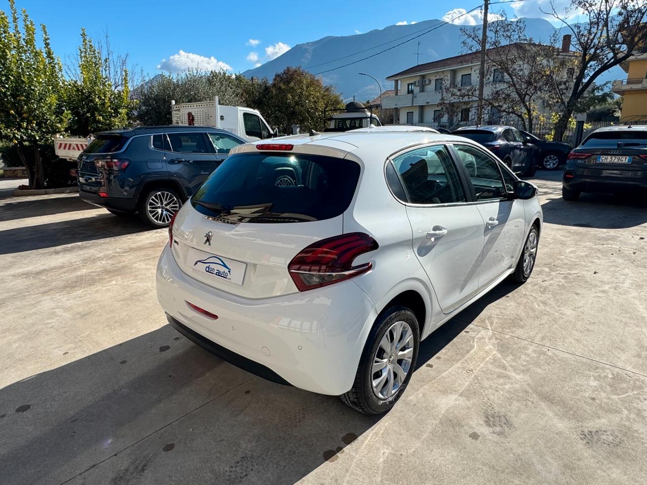 Peugeot 208 Peugeut 1.5 Hdi