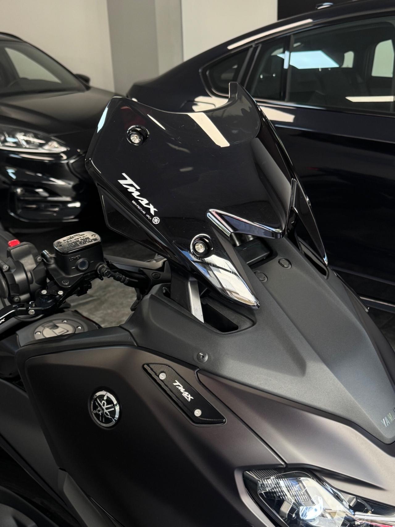 Yamaha TMAX 560 DARK MAGMA TECH MAX