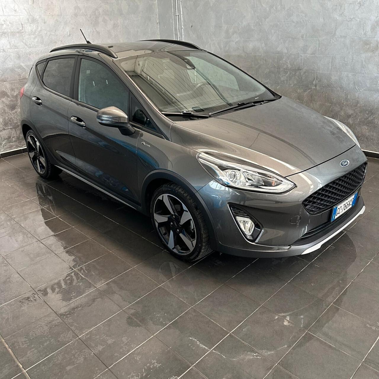 Ford Fiesta 1.0 Ecoboost Hybrid RADAR+CRUISE+NAVI+FARI LED