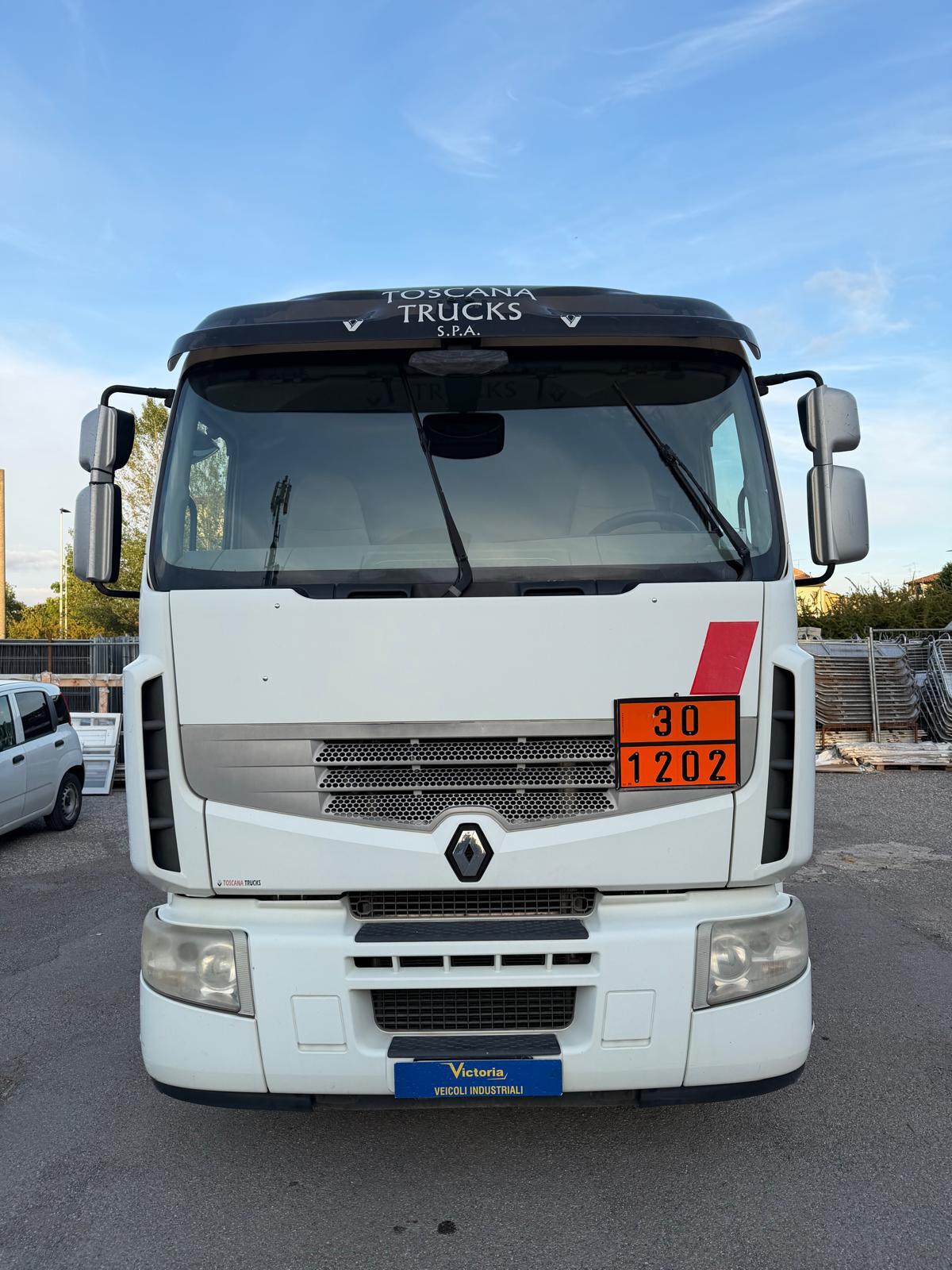 0676 MOTRICE CISTERNA RENAULT 2010