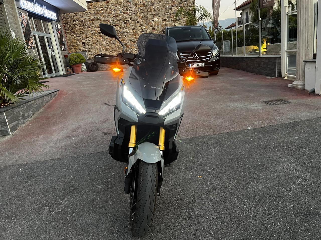 Honda X-ADV 750 Fulled- PARI AL NUOVO
