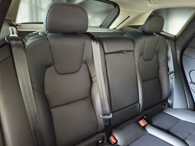 VOLVO XC60 B4 D AUTOMATICO PLUS DARK SUV