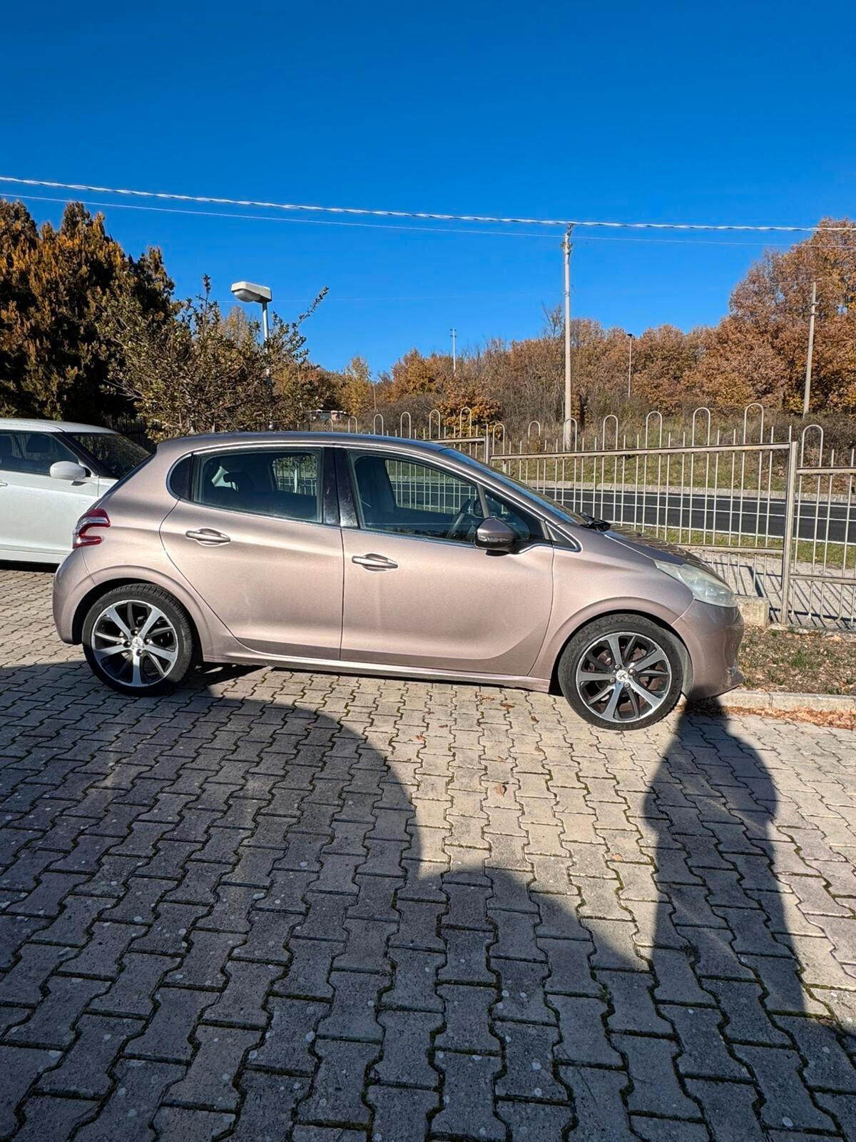 PEUGEOT 208 1.2 VTi 82CV 5p Allure 11/2013