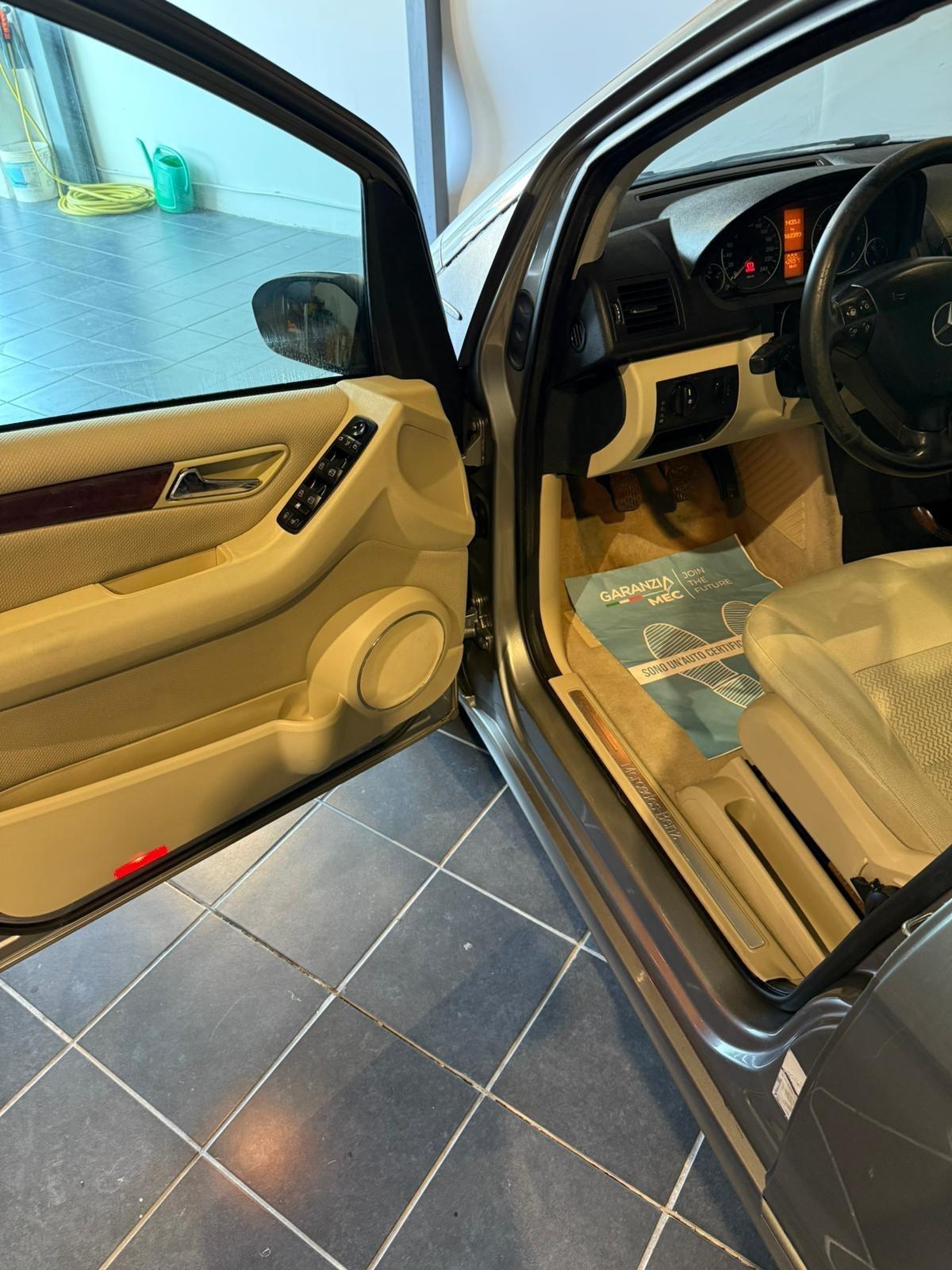Mercedes A 150 - BENZINA-NEOPATENTATI