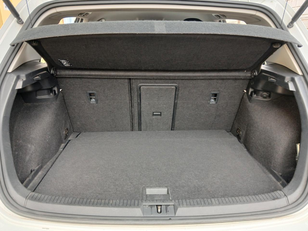 Volkswagen Golf BUSINESS 1,6 TDI HIGHLINE BLUE MOTION