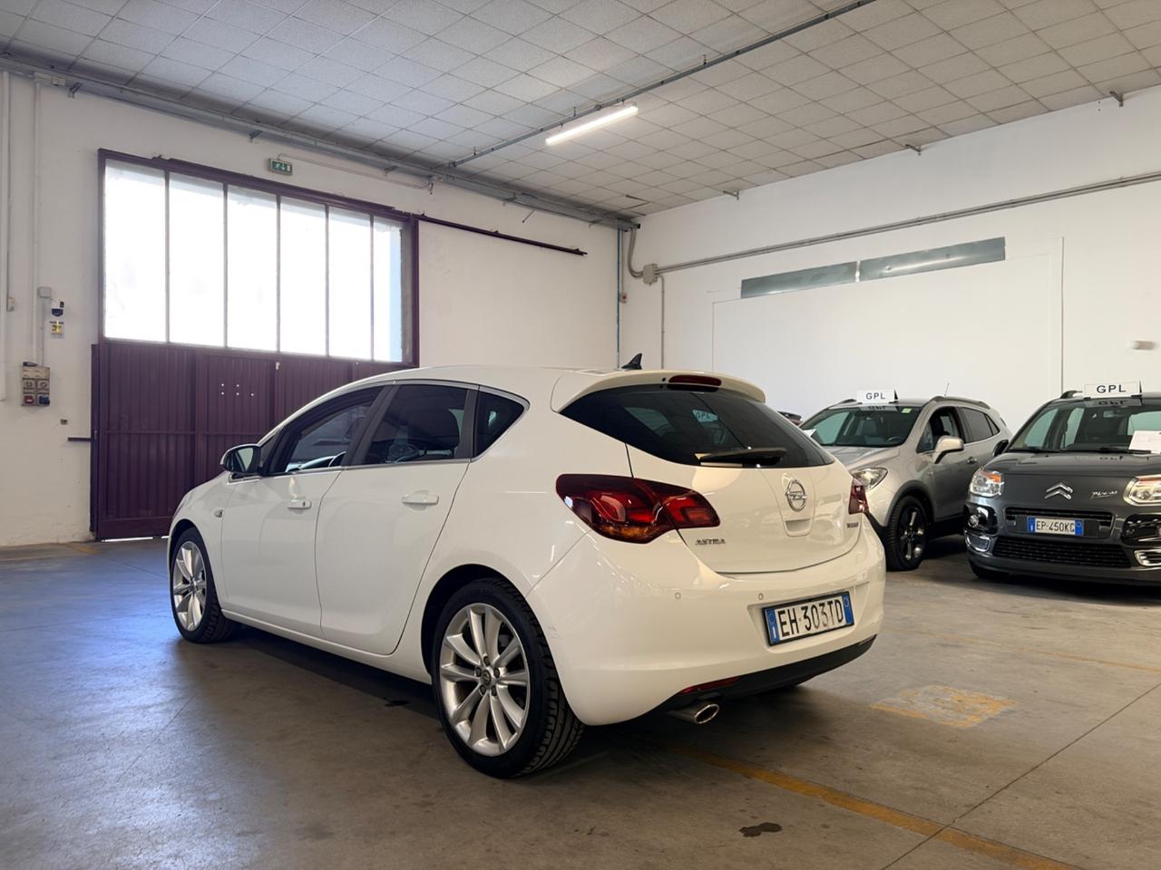Opel Astra 1.4 Turbo 140CV 5 porte Cosmo