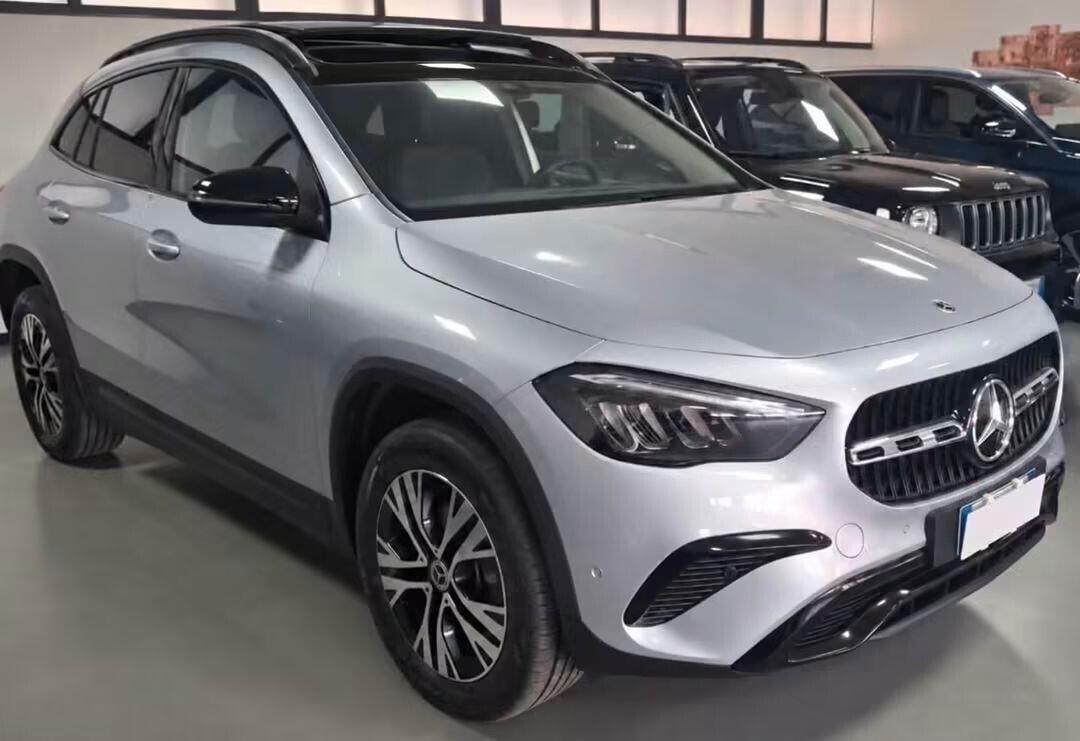 Mercedes GLA 200Automatic km0 tetto panoramico full