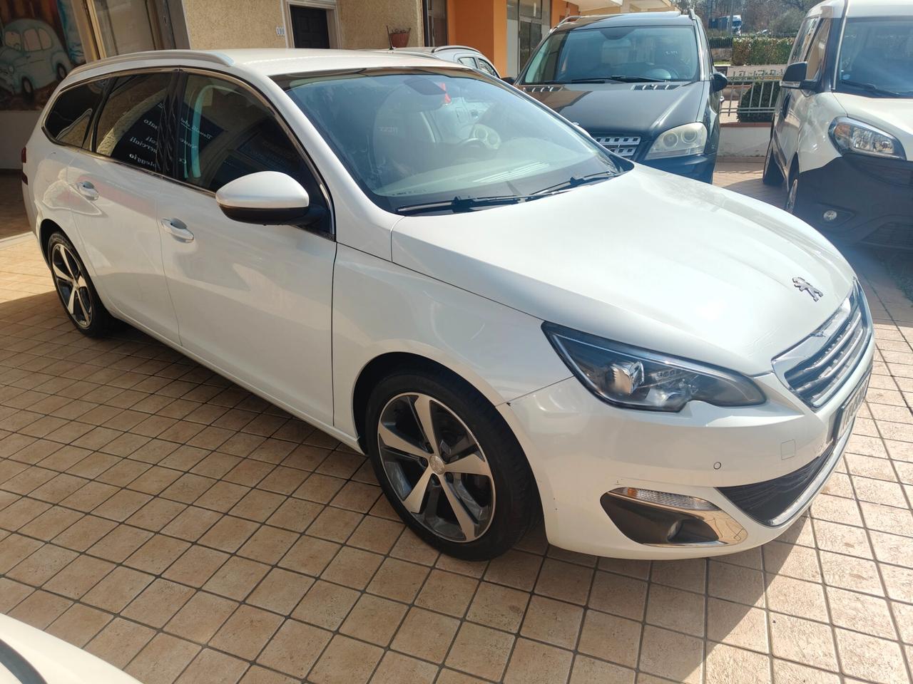 Peugeot 308 BlueHDi 120 S&S EAT6 SW Allure