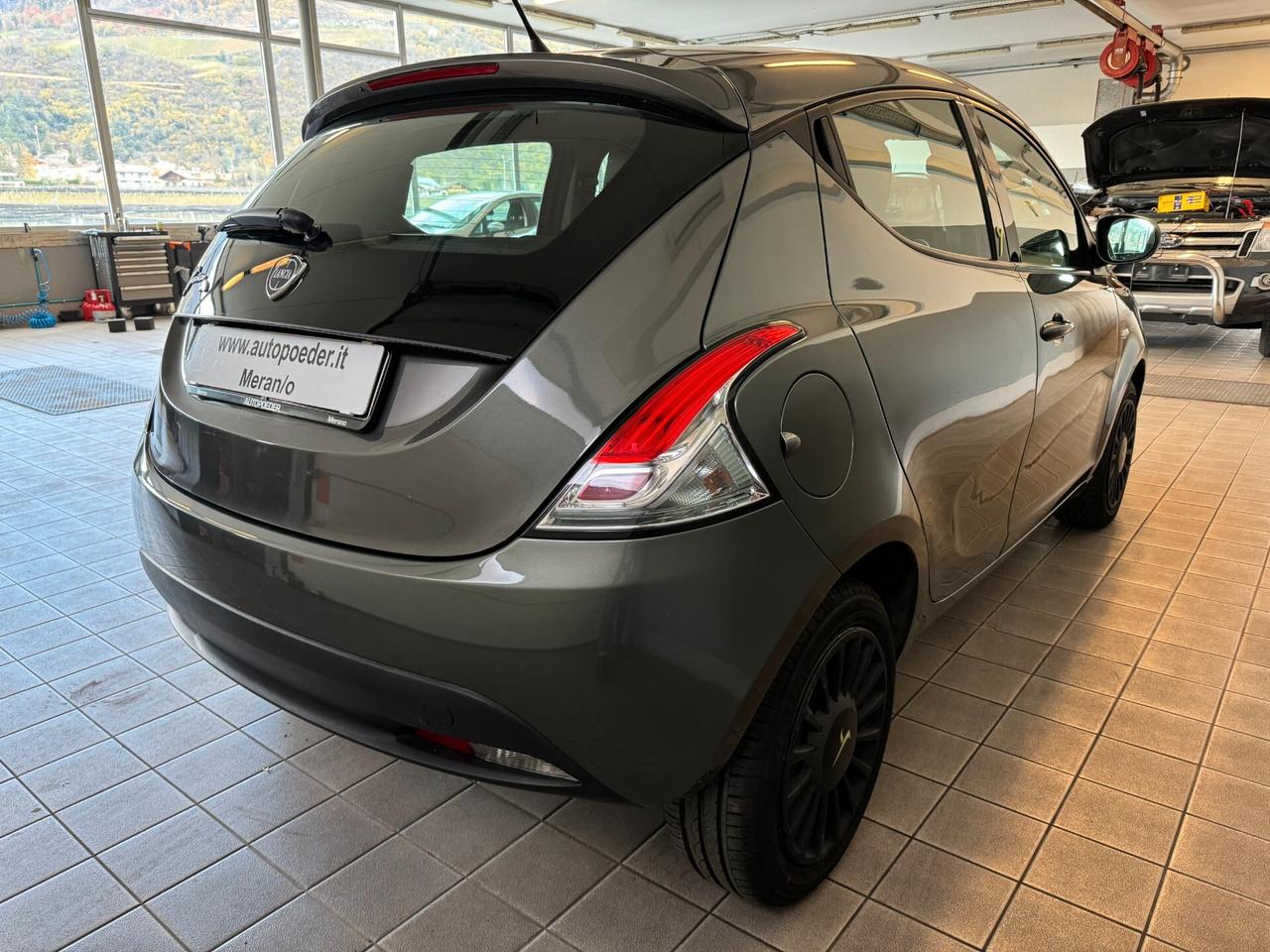 Lancia Ypsilon 1.2 69 CV 5 porte Elefantino Neopatentati