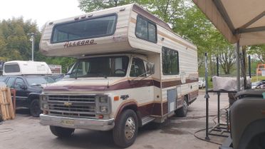 CAMPER CHEVROLET MANSARDATO 6.2 V8 GASOLIO -1990