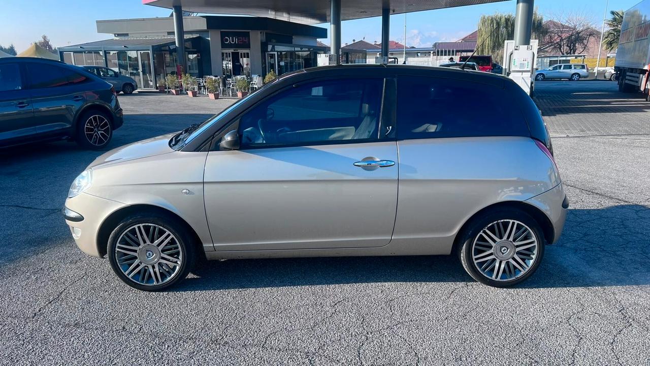 Lancia Ypsilon 1.3 MJT 75 CV Platino
