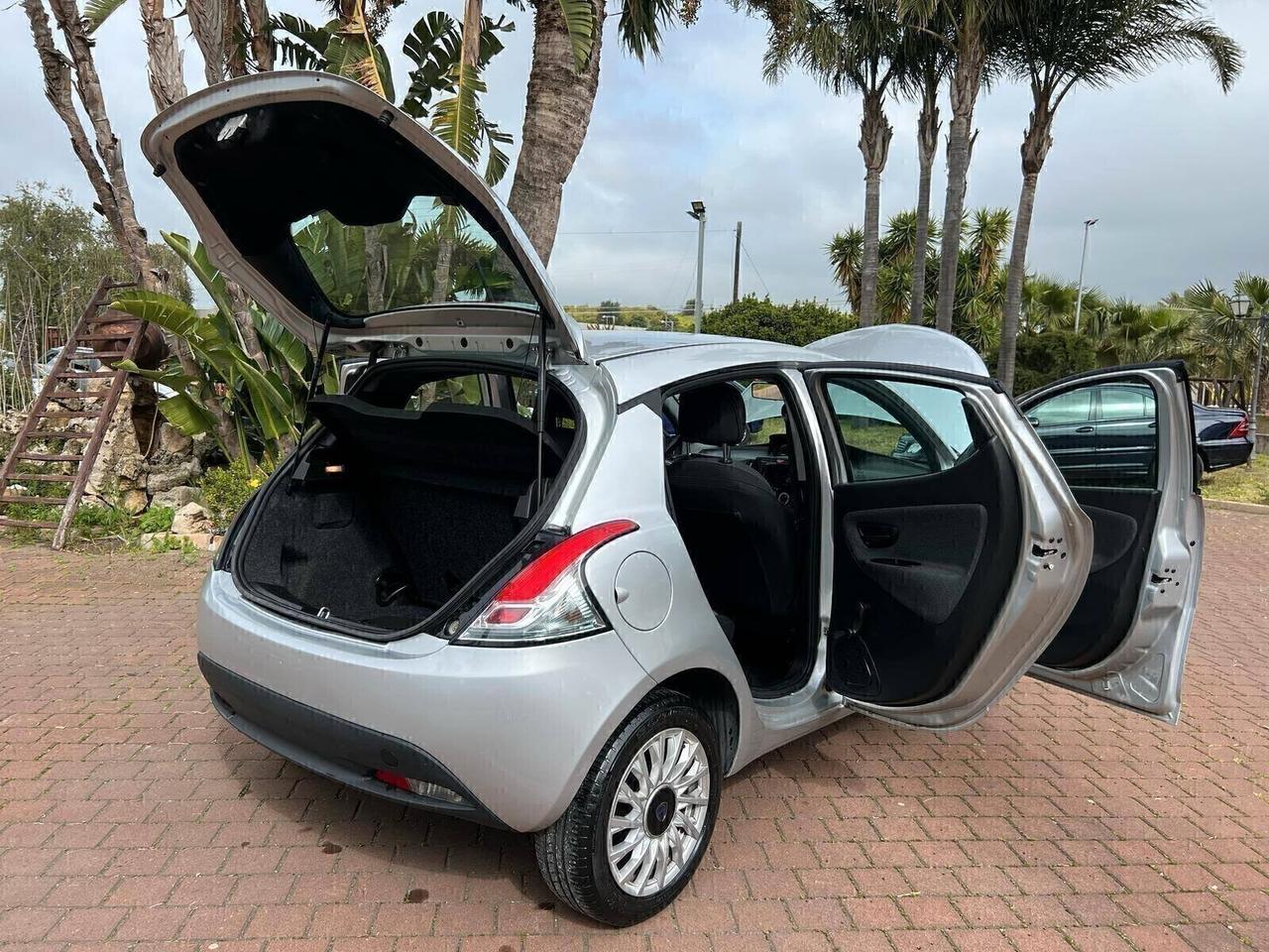 Lancia Ypsilon 1.2 69 CV 5 porte S&S Platinum