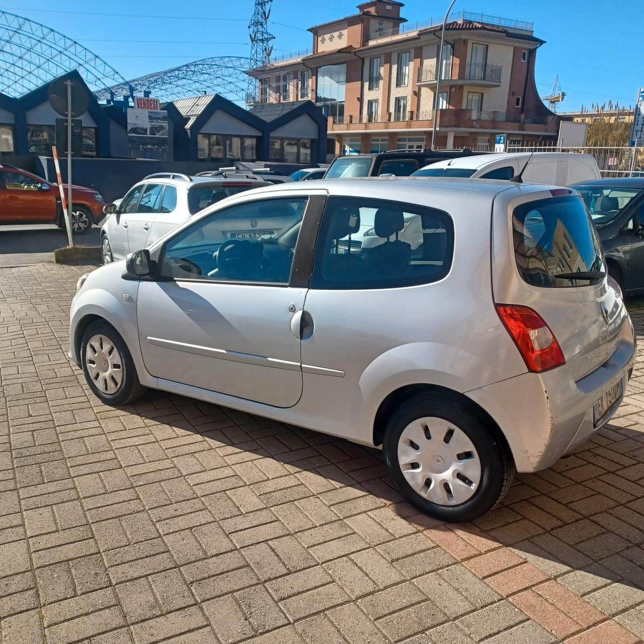 144.118KM TWINGO 1.2 PER NEOPATENTATI