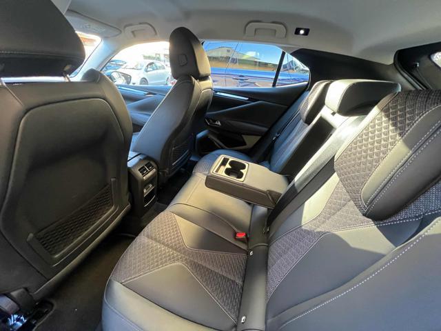 DS AUTOMOBILES DS 4 E-Tense 225 Cross Trocadero