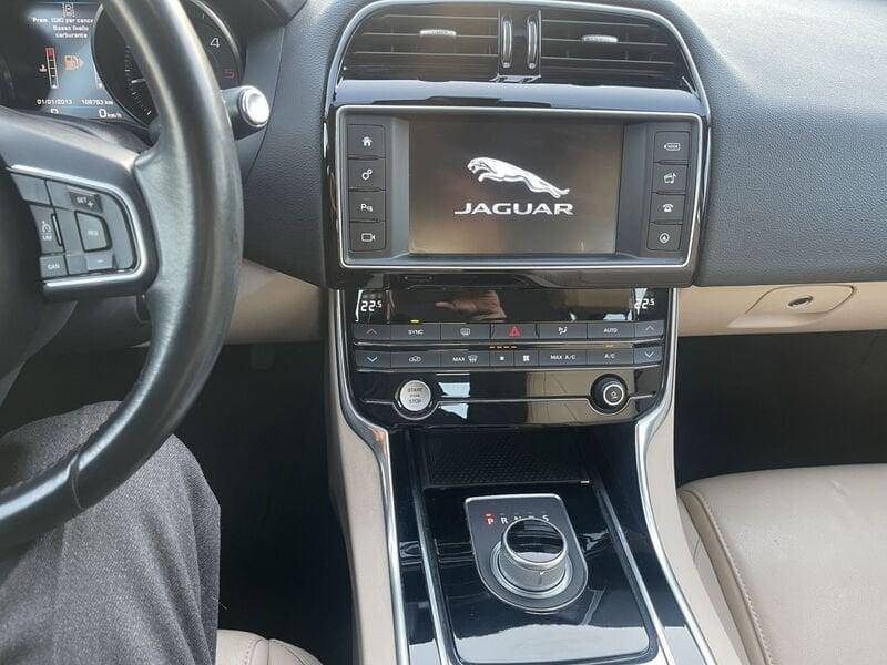 Jaguar XE 2.0 D Turbo 180CV aut. Pure