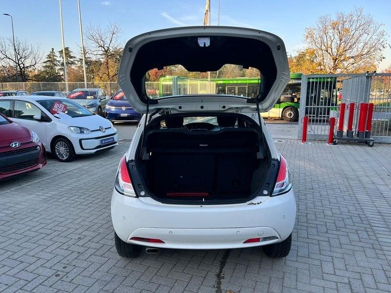 Lancia Ypsilon 1.0 FireFly 5 porte S&S Hybryd Gold