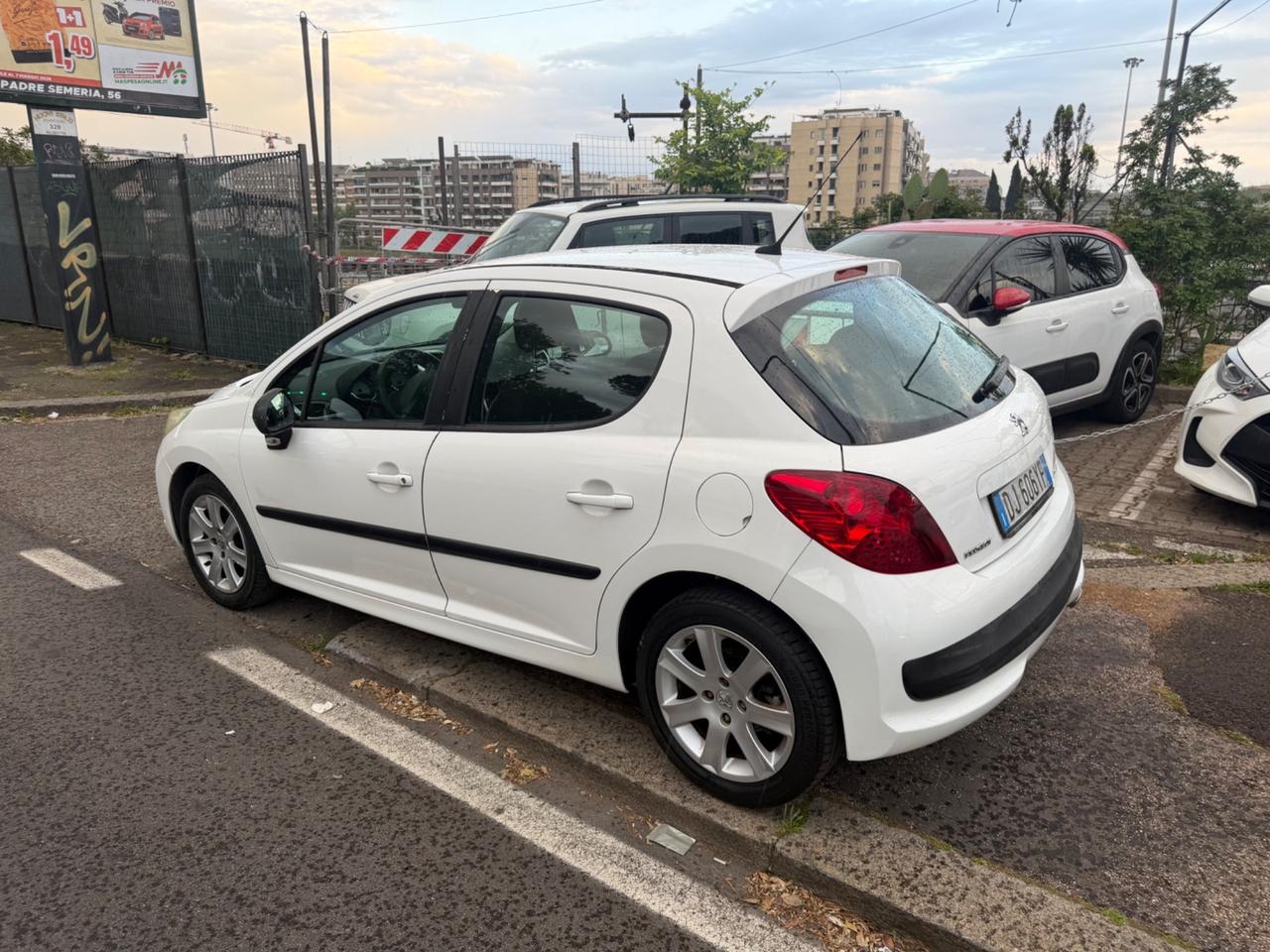 Peugeot 207 1.4 8V 75CV 5p. ONE Line