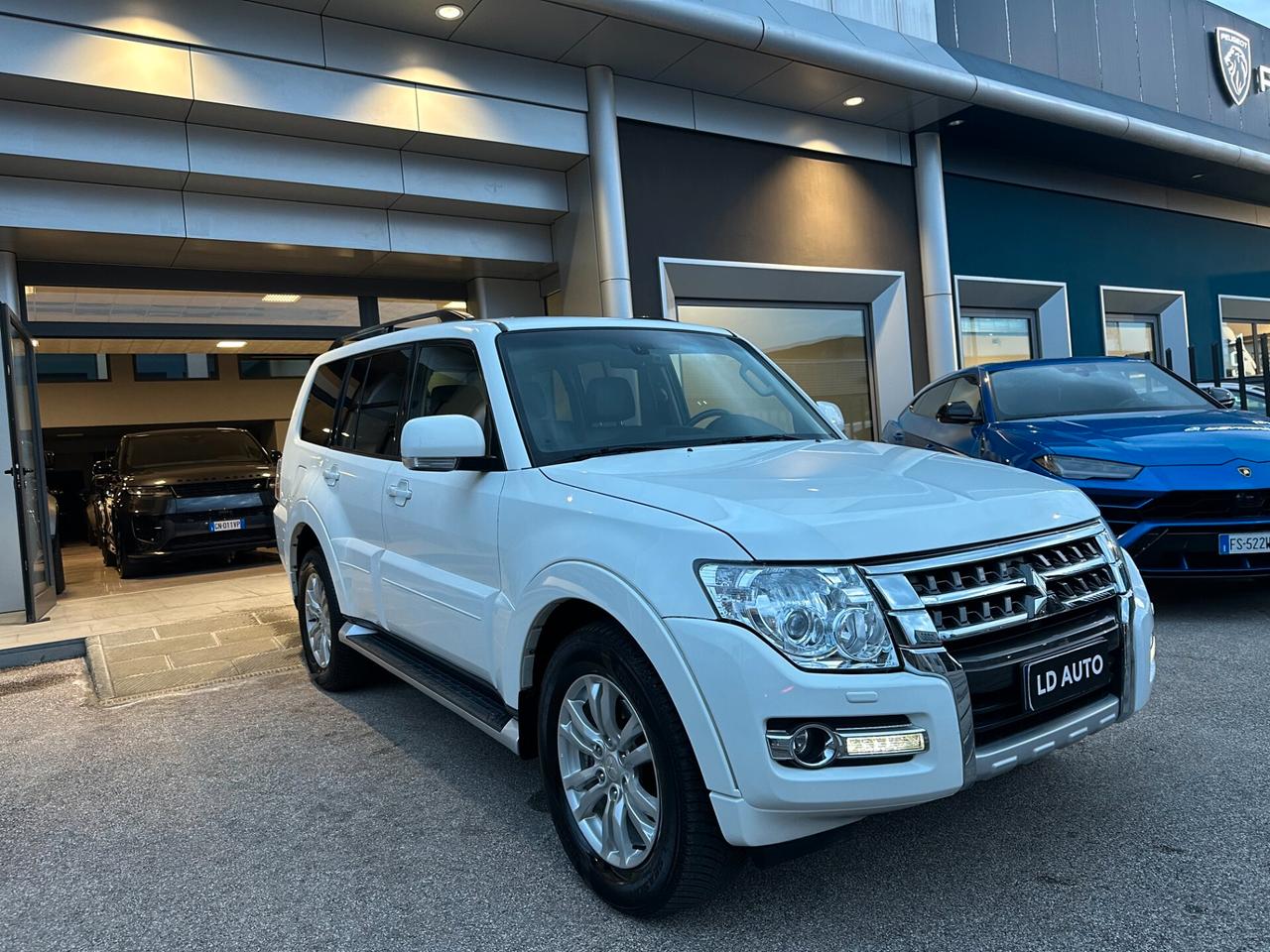 Mitsubishi Pajero 3.2 DI-D 16V aut. Instyle DPF 7 POSTI