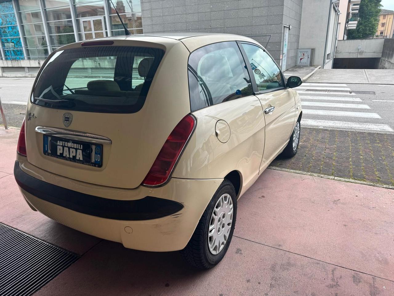 Lancia Ypsilon 1.2 16V Platino