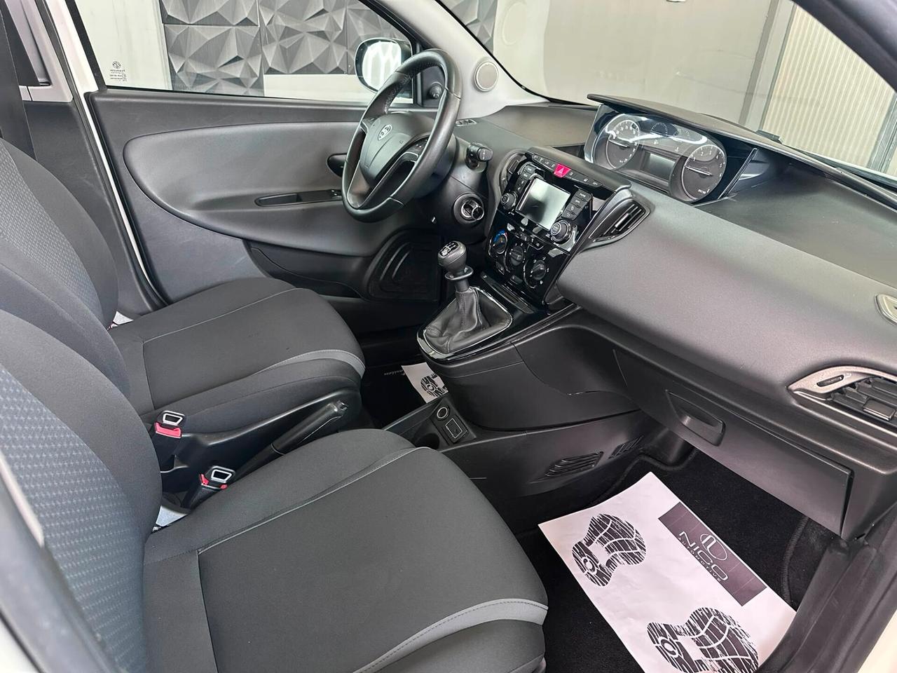 Lancia Ypsilon 1.2 69 CV 5 porte Platinum