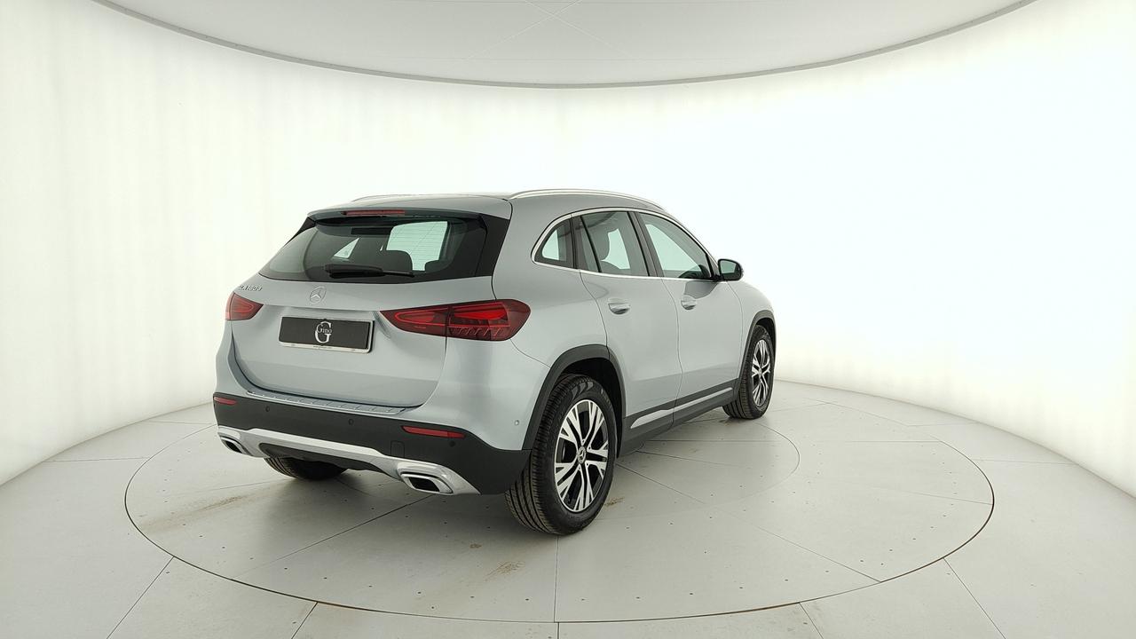 Mercedes-Benz GLA 180 d Progressive Advanced auto