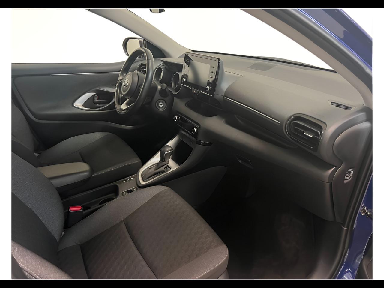 TOYOTA Yaris 1.5h Trend