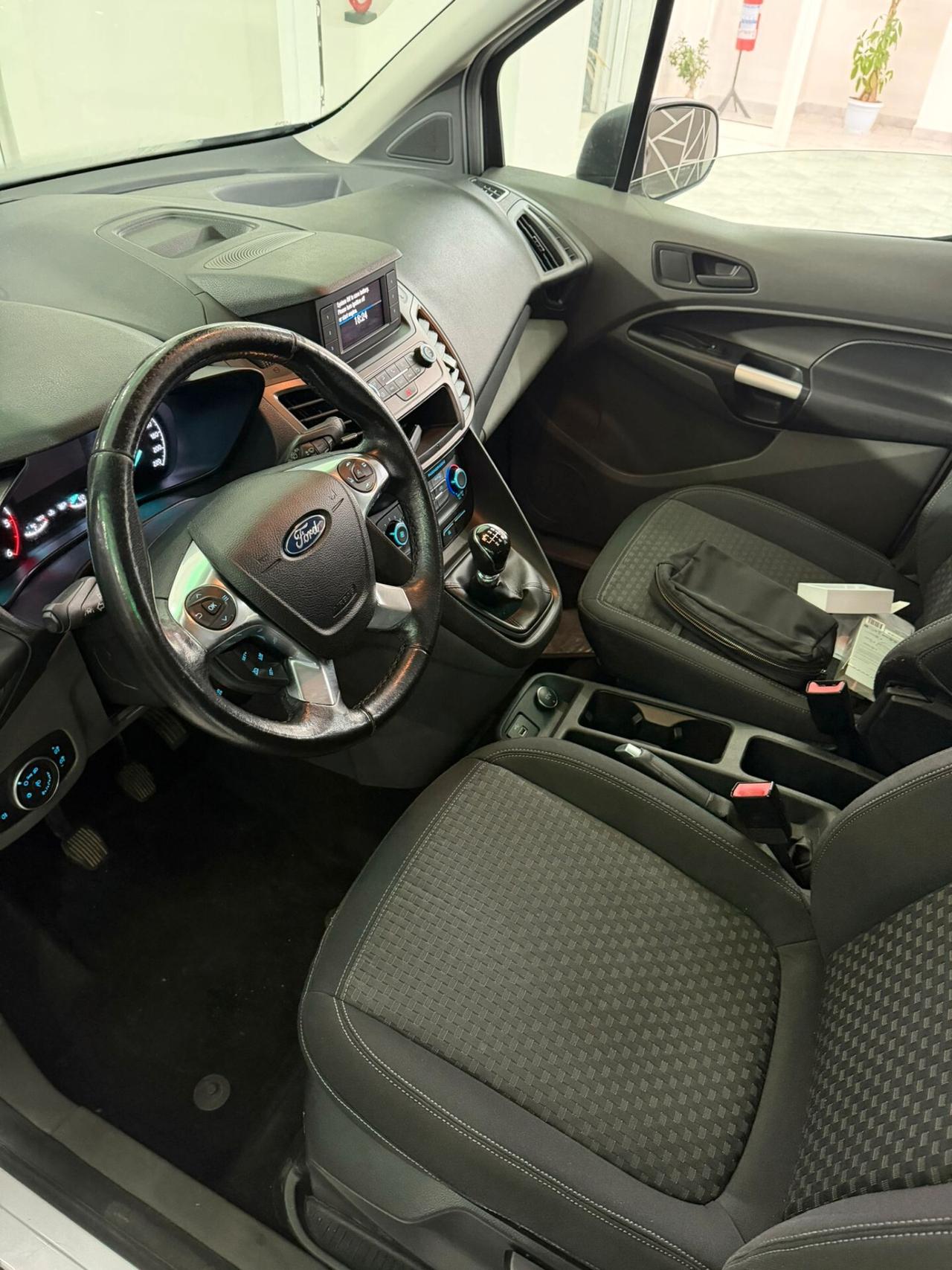 Ford Tourneo Connect 1.5 TDCi 120 CV Titanium